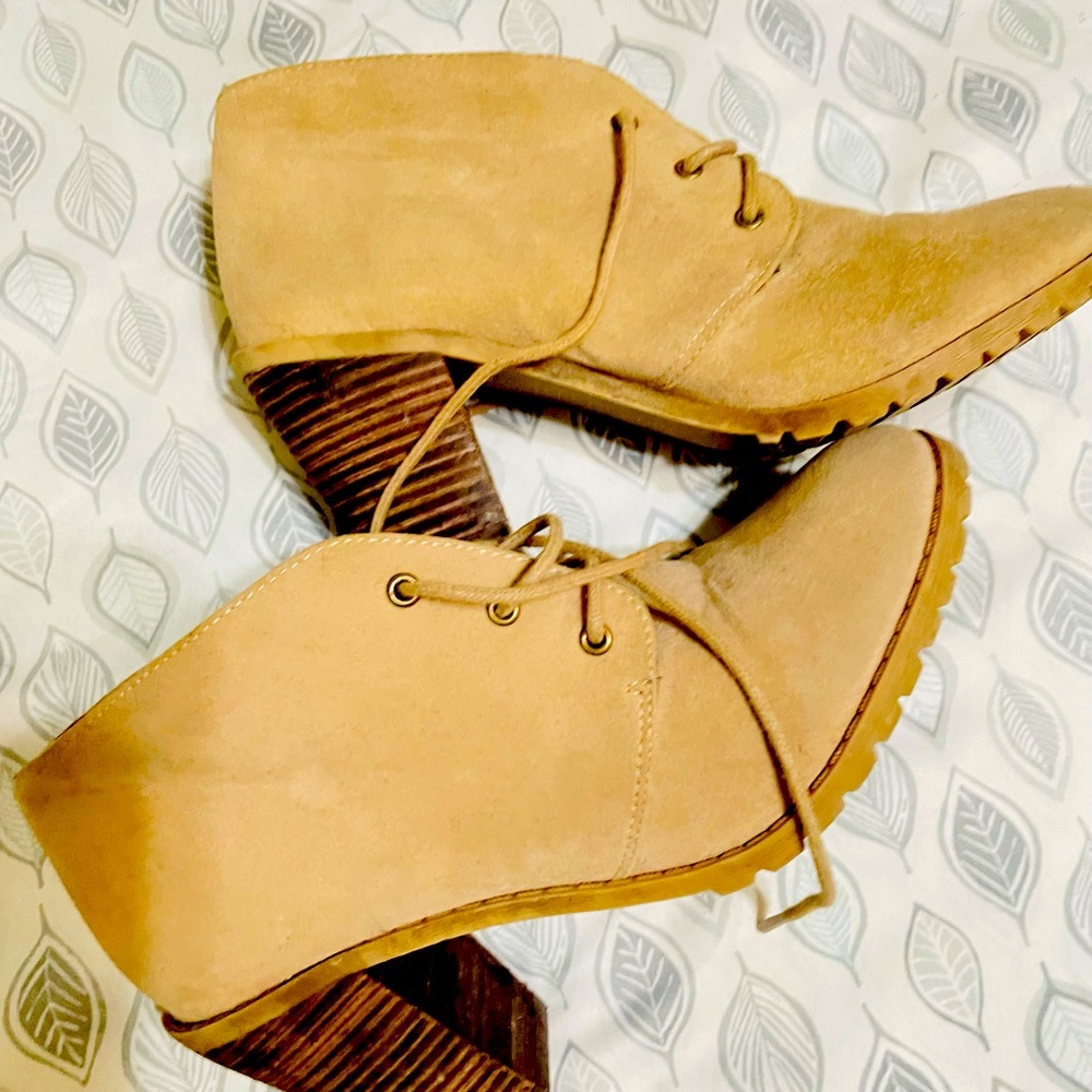 Beautiful brown booties size 7.5
